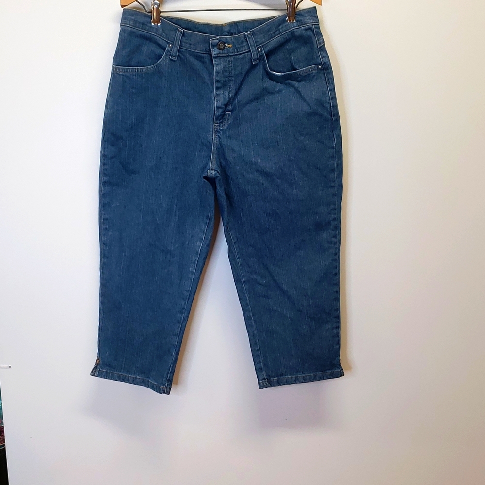 Size 14 riders cropped jeans.   F16